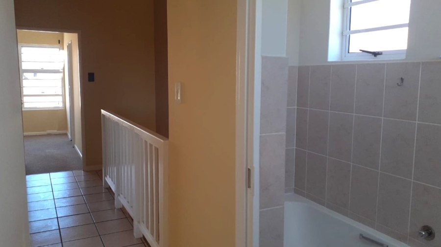 To Let 3 Bedroom Property for Rent in Bluewater Bay Western Cape